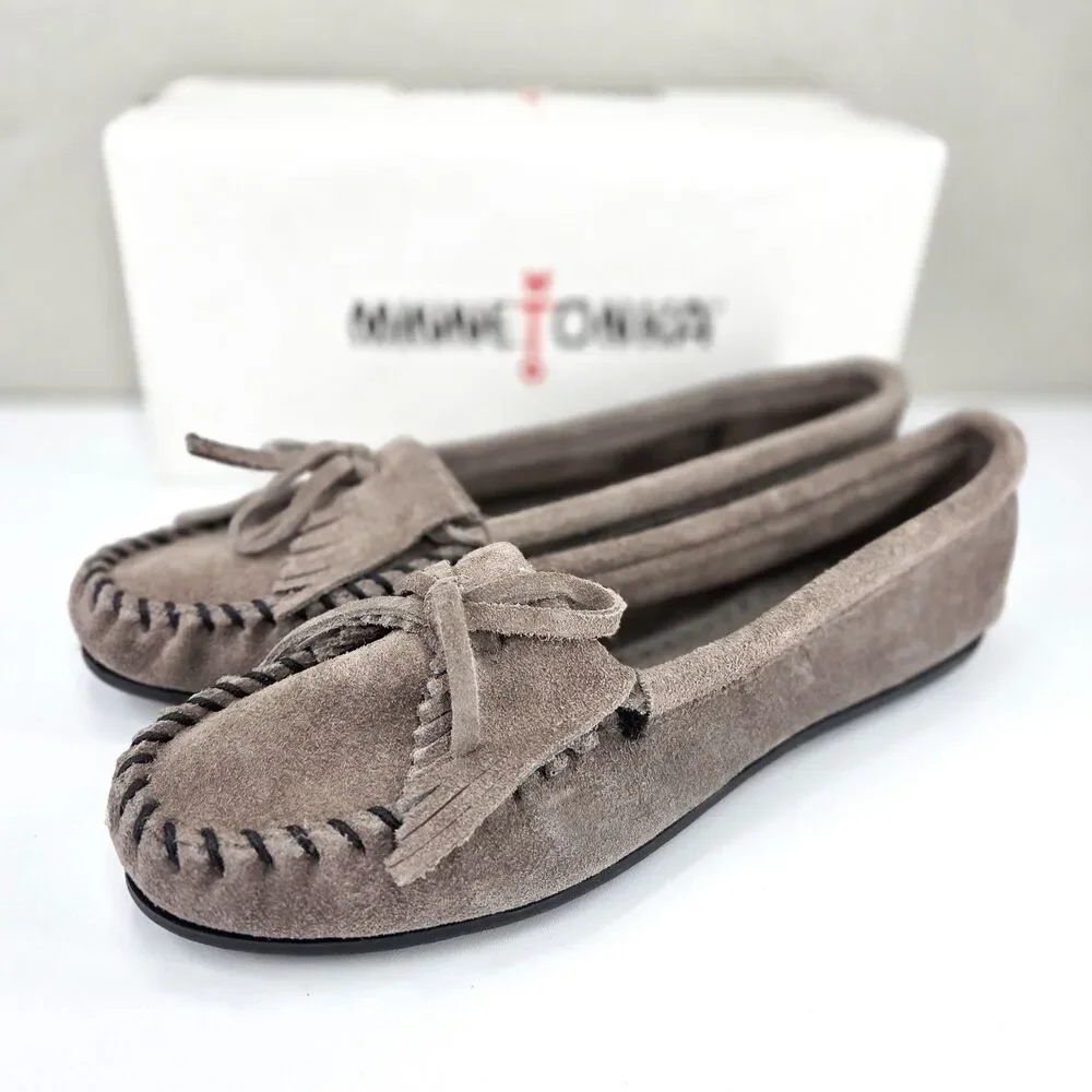 Minnetonka Kilty Hardsole Moccasins Women’s Size 9 Grey Suede 401T NIB